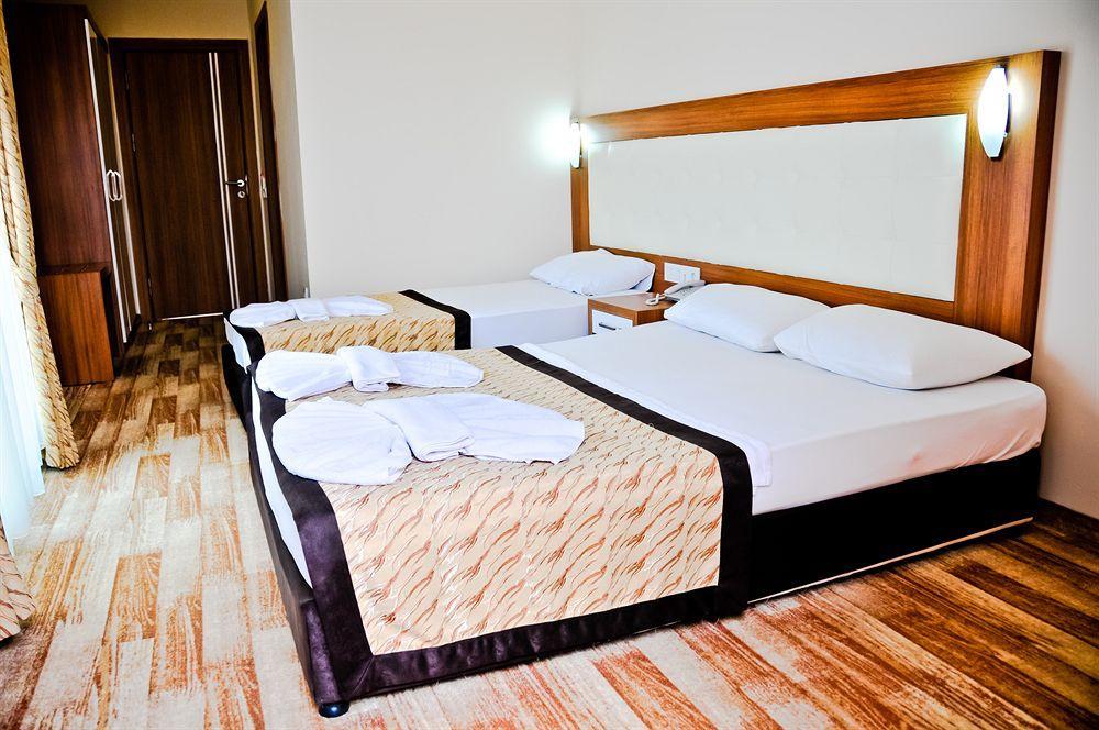 Hotel Mitos &